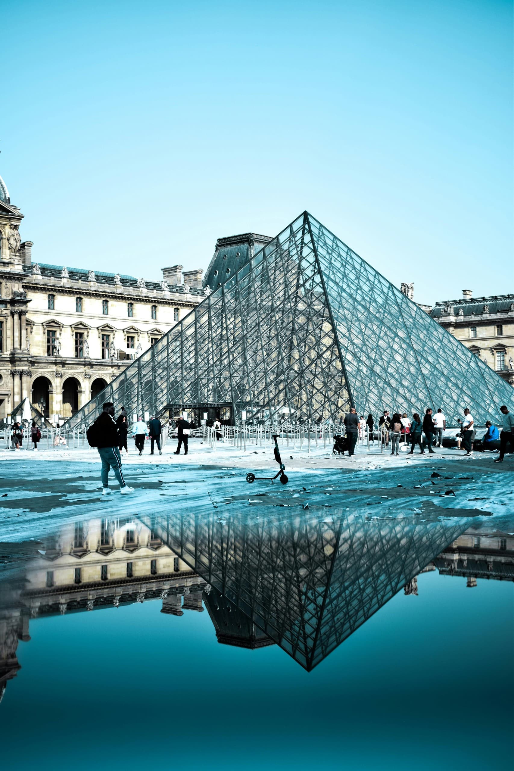 Louvre Pyramid reflection, engineering iconic architecture